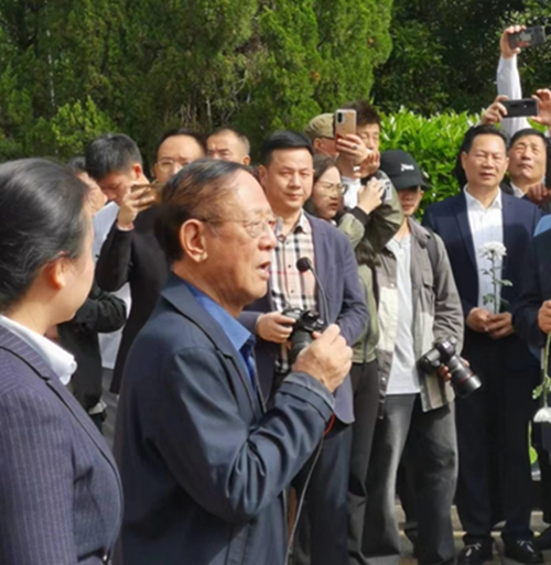 胡德平在江西共青城参加纪念胡耀邦逝世34周年活动